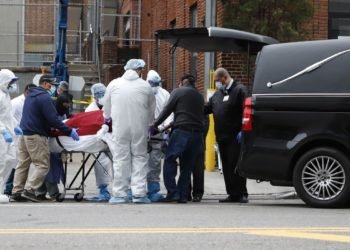 Estados Unidos têm disparada de mortos e falta de equipamentos