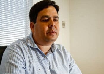 ROSSITER VAI À LUTA