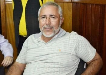 PADRE ERALDO NO BANCO DOS RÉUS