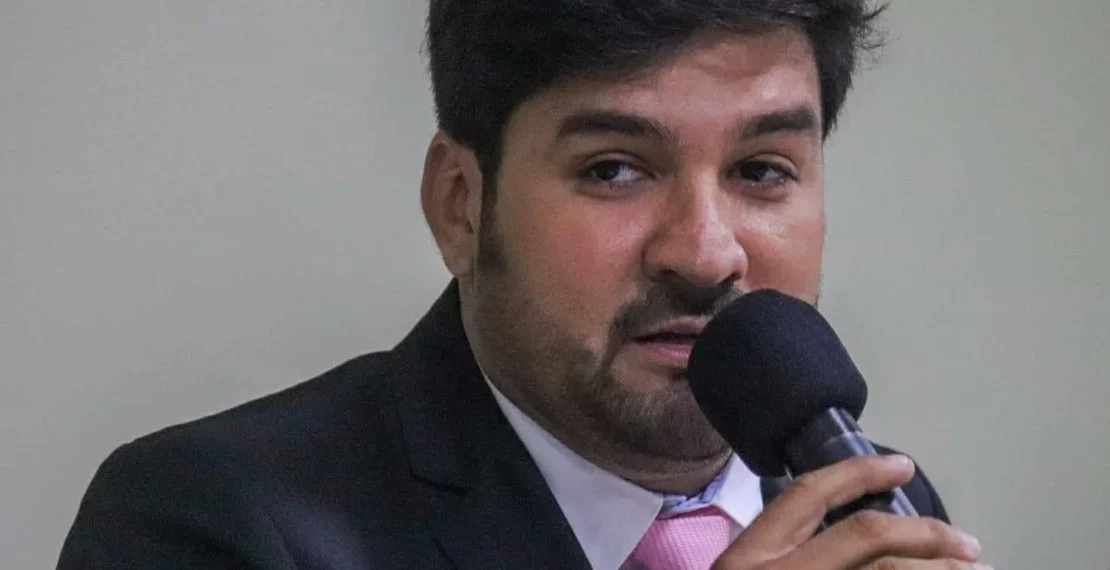 VÍDEO: EM SESSÃO BOMBÁSTICA VEREADOR DENUNCIA O USO DE EMPRESA FANTASMA NA CIDADE DE PORTO CALVO