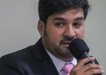 VÍDEO: EM SESSÃO BOMBÁSTICA VEREADOR DENUNCIA O USO DE EMPRESA FANTASMA NA CIDADE DE PORTO CALVO